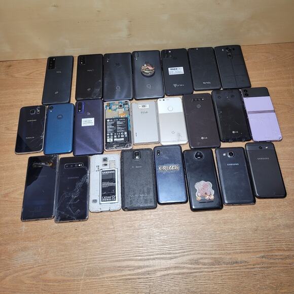 24 Cell Phone Smartphones LG Samsung LG TCL Motorola BROKEN for Parts or Repair - Picture 1 of 16